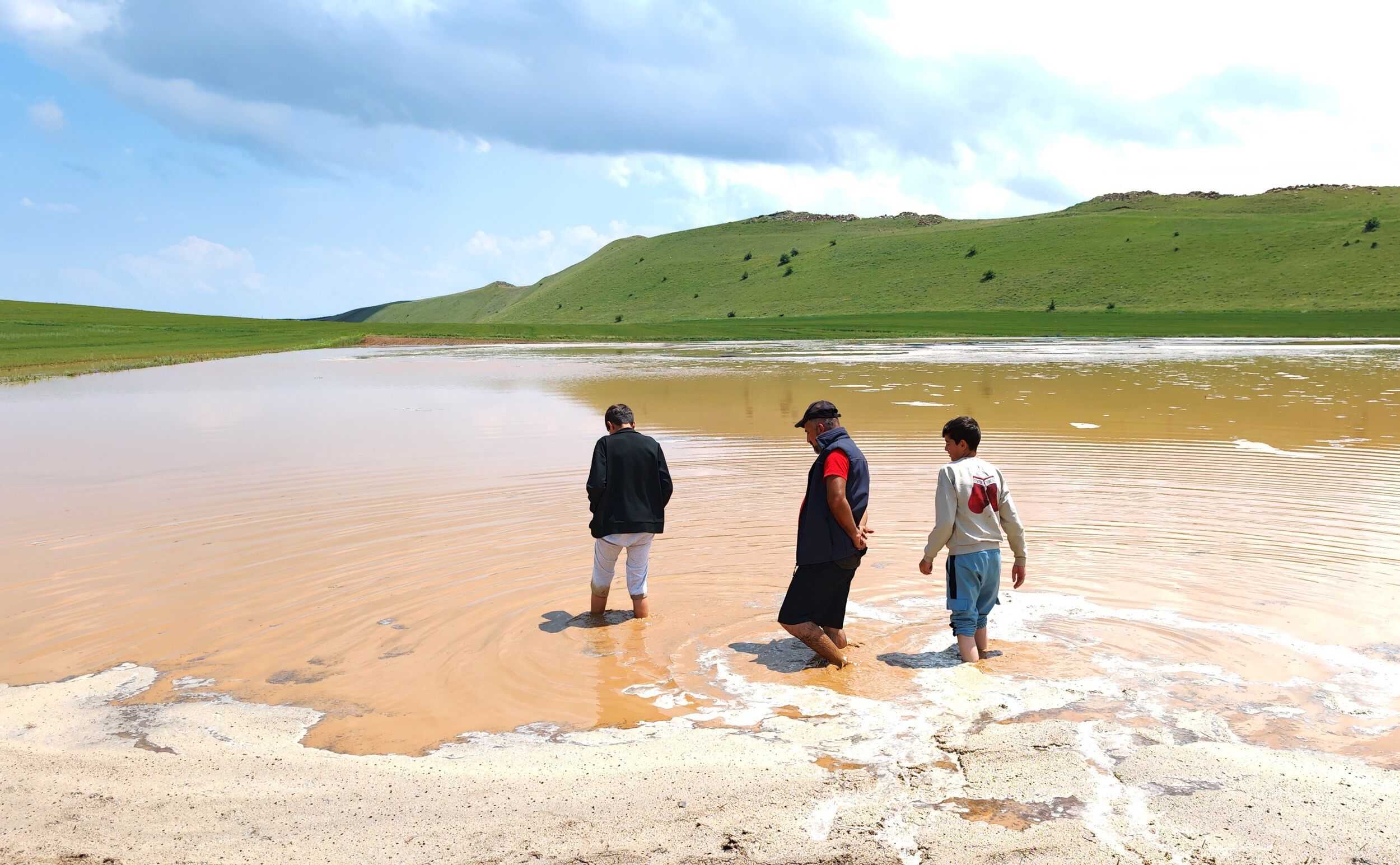 Ahlat'ta sel tarım arazilerine zarar verdi
