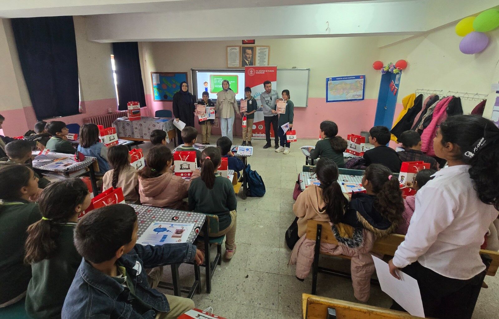 Ahlat’ta "Kültür Koruyucuları" etkinlikleriyle geleceğe miras bilinci aşılanıyor