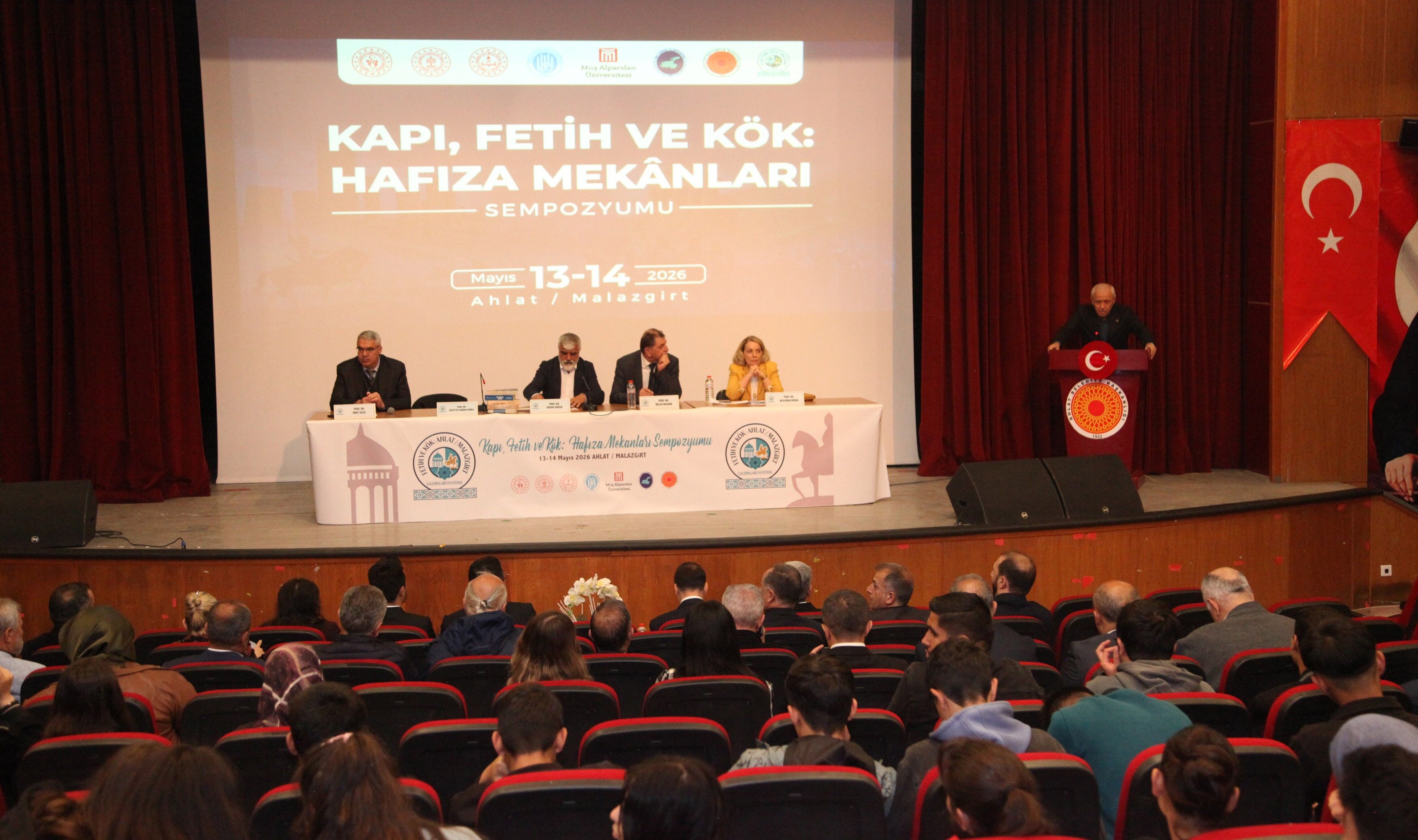 Ahlat'ta "Kapı, Fetih ve Kök: Hafıza Mekanları" sempozyumu