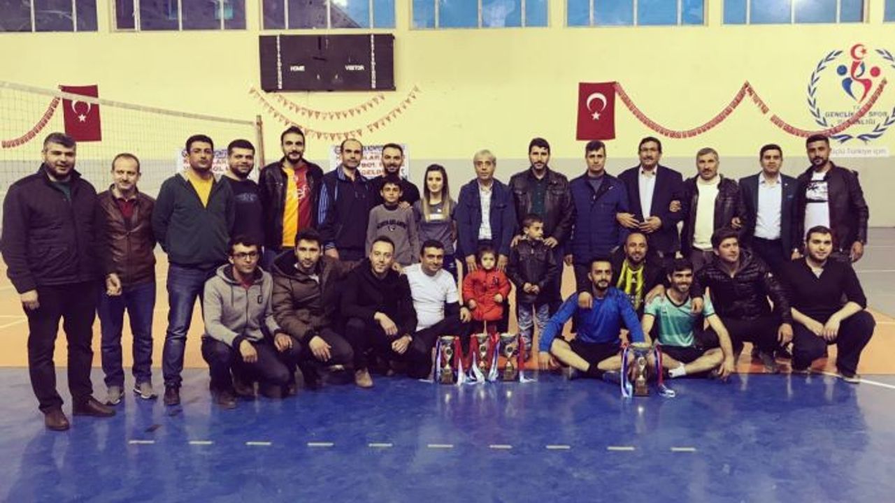 Ahlat'ta ‘Kurumlar Arası Voleybol Turnuvası’ Sona Erdi