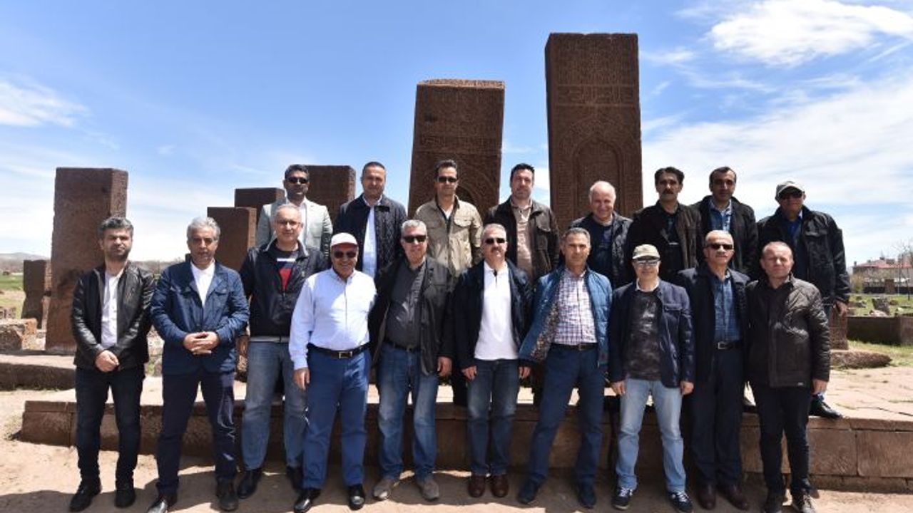 MEB Müfettişleri Ahlat'ın Tarihi Mekanlarını Gezdi