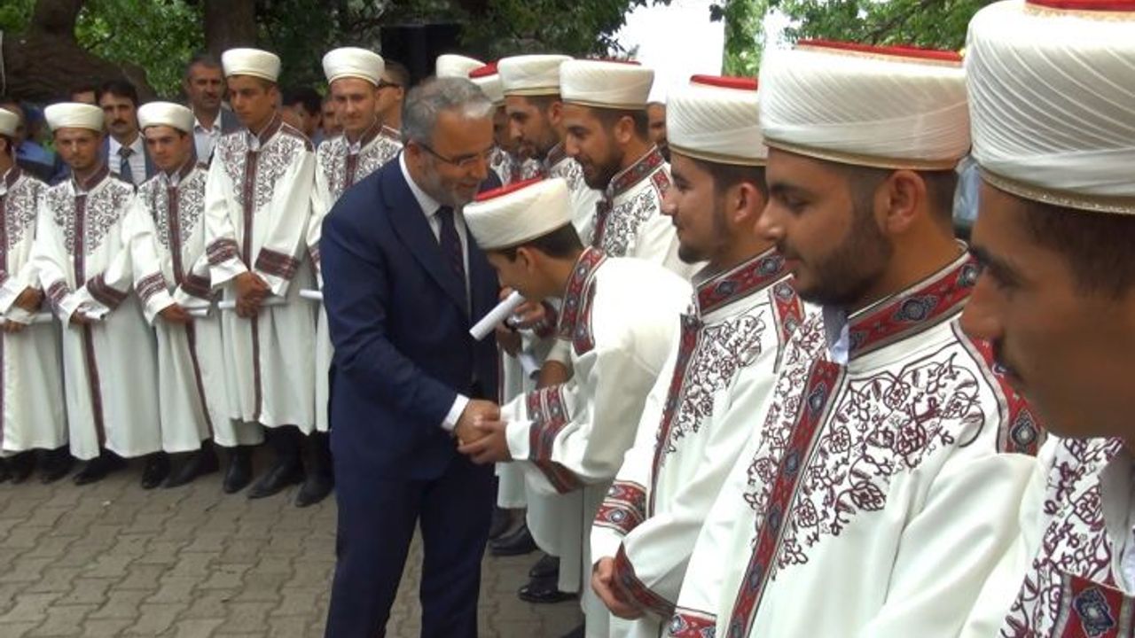 Ahlat’ta 32 Hafız İçin Mezuniyet Töreni Yapıldı