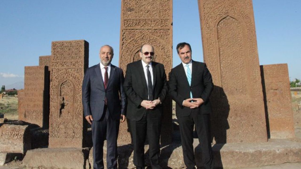 YÖK Başkanı Saraç: “Ahlat, Türk Tarihi Açısından Çok Özel Bir Öneme Sahip”