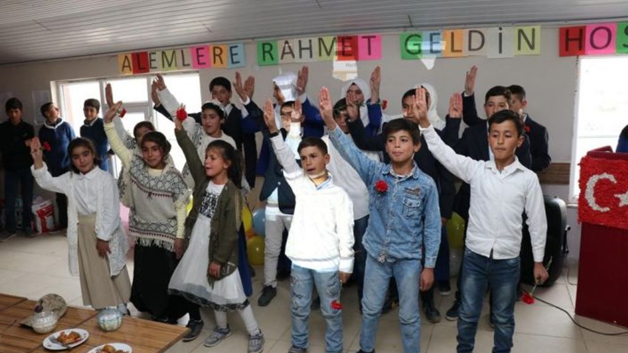 Köy Öğrencilerinden Mevlid-i Nebi Programı
