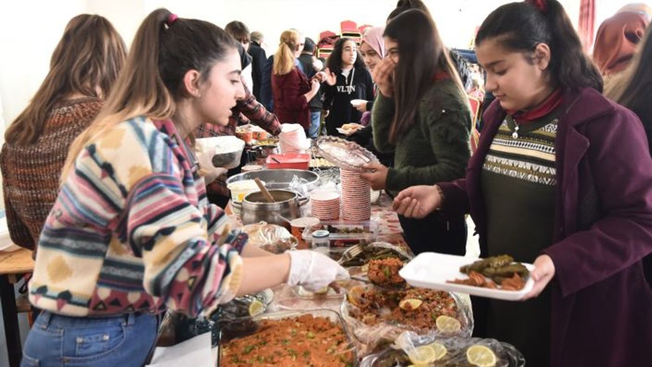 Ahlatlı Öğrenciler Şehidin Cami Vasiyeti İçin Kermes Düzenlendi