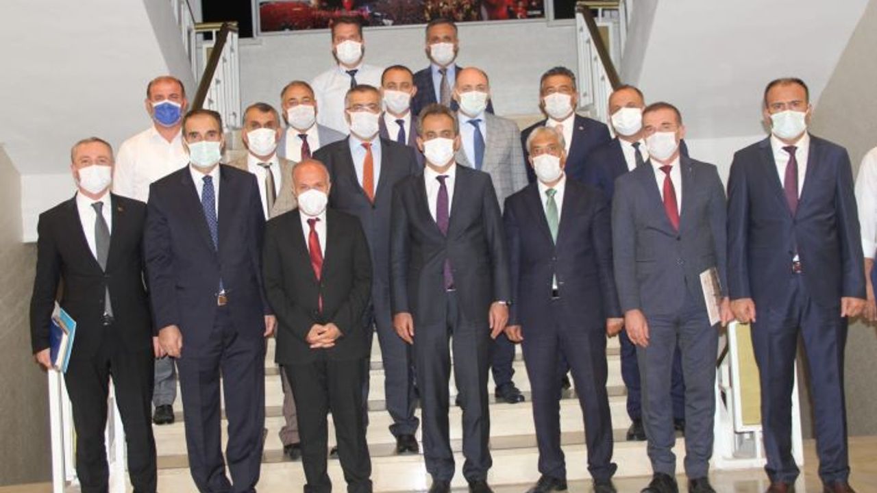 Bakan Özer, Ahlat’ta değerlendirme toplantısı yaptı