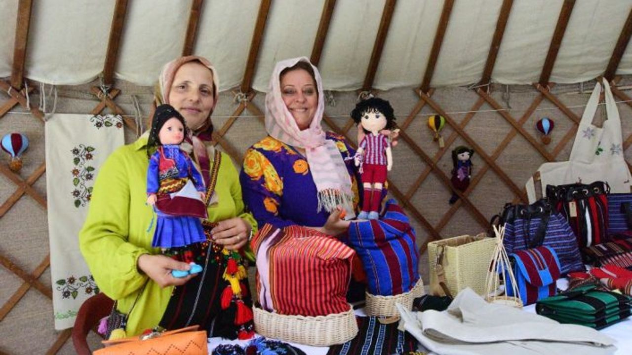 30 ilin yöresel yemekleri ve el sanatları Ahlat’ta sergilendi