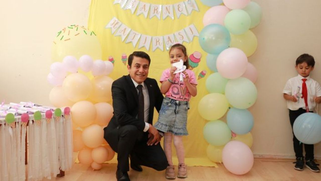 Ahlat'ta 10 bin 910 öğrenci yaz tatiline girdi