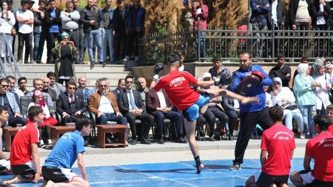 Ahlat’ta 19 Mayıs Atatürk'ü Anma, Gençlik ve Spor Bayramı coşkusu