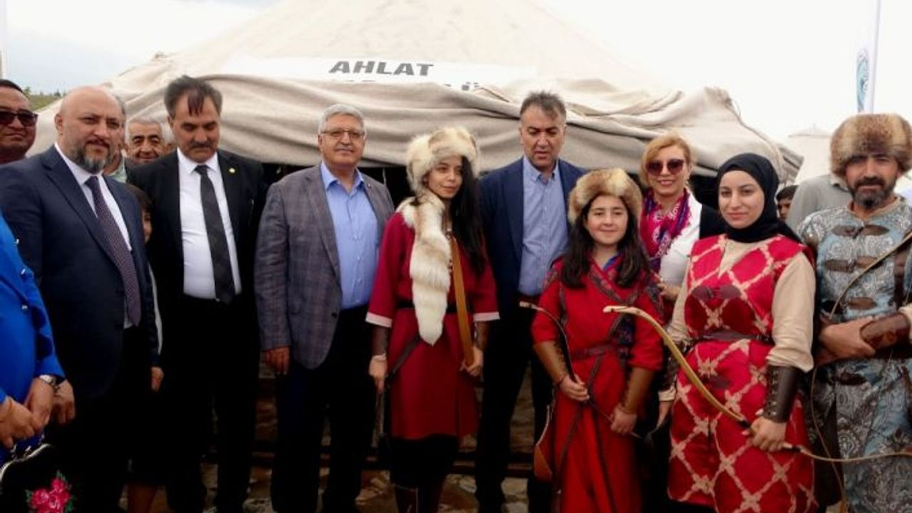 Ahlat’ta Yöresel Yemekler ve Zanaatkar Eller Etkinlikleri