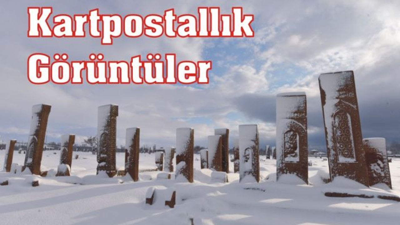 Karla bütünleşen tarihi mezar taşlarından hayranlık uyandıran görüntüler