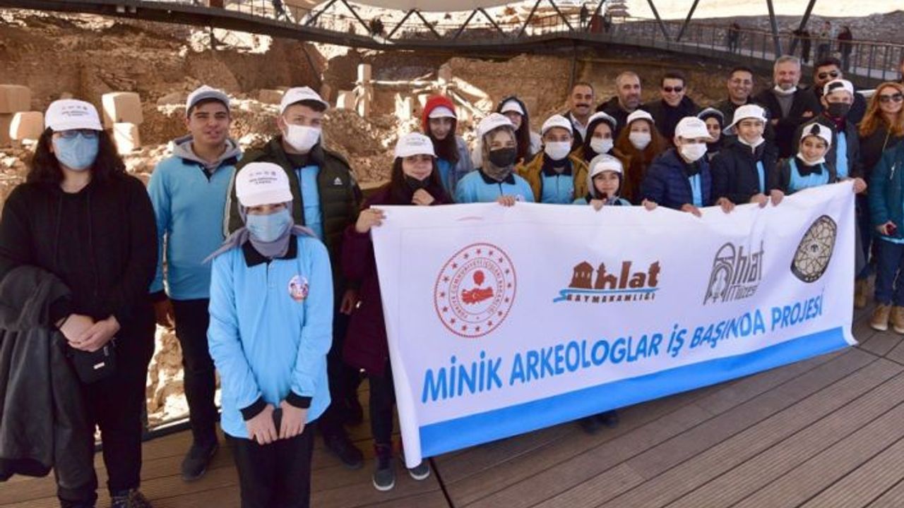 Minik arkeologlar 'tarihin sıfır noktası'nı gezdi