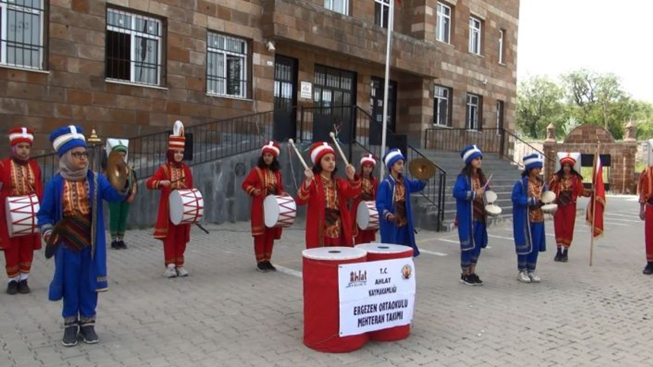 Minik mehteran takımı etkinliklere renk katıyor