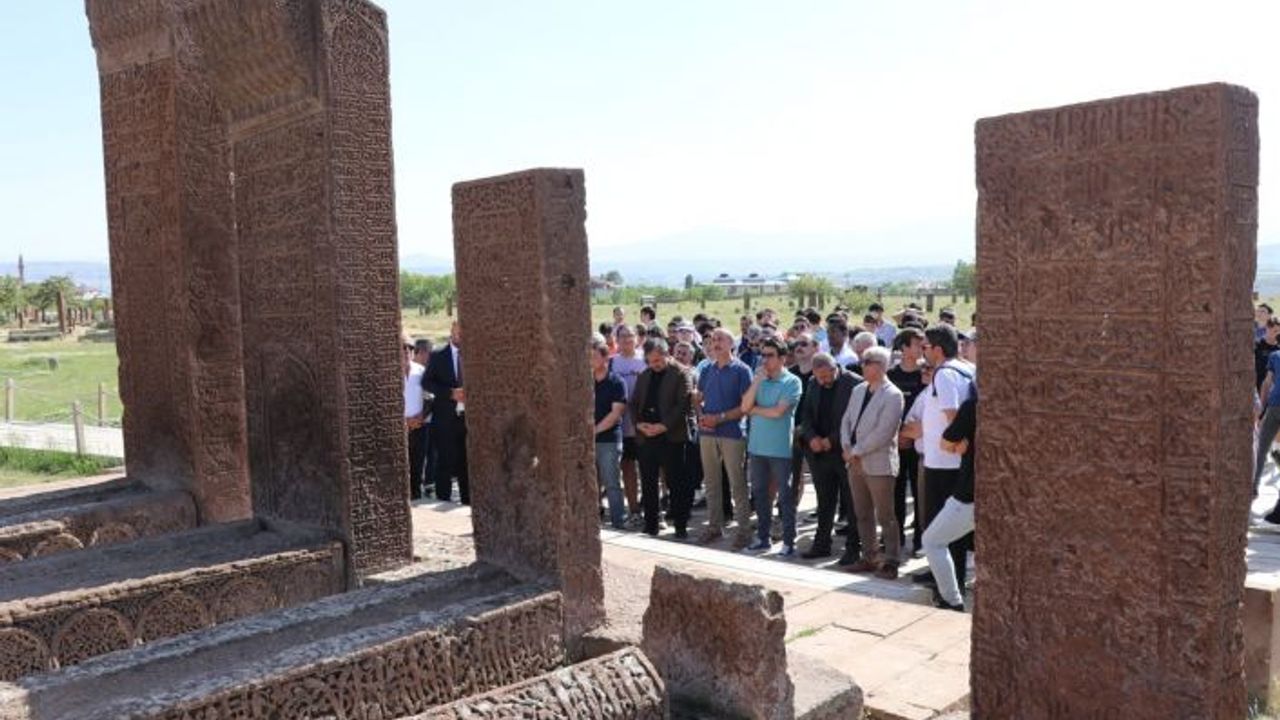 Restorasyonu tamamlanan mezar taşları turizme kazandırıldı