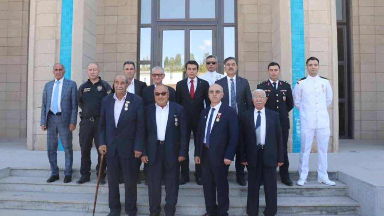 Ahlat'ta 19 Eylül Gaziler Günü Düzenlenen Törenle Kutlandı