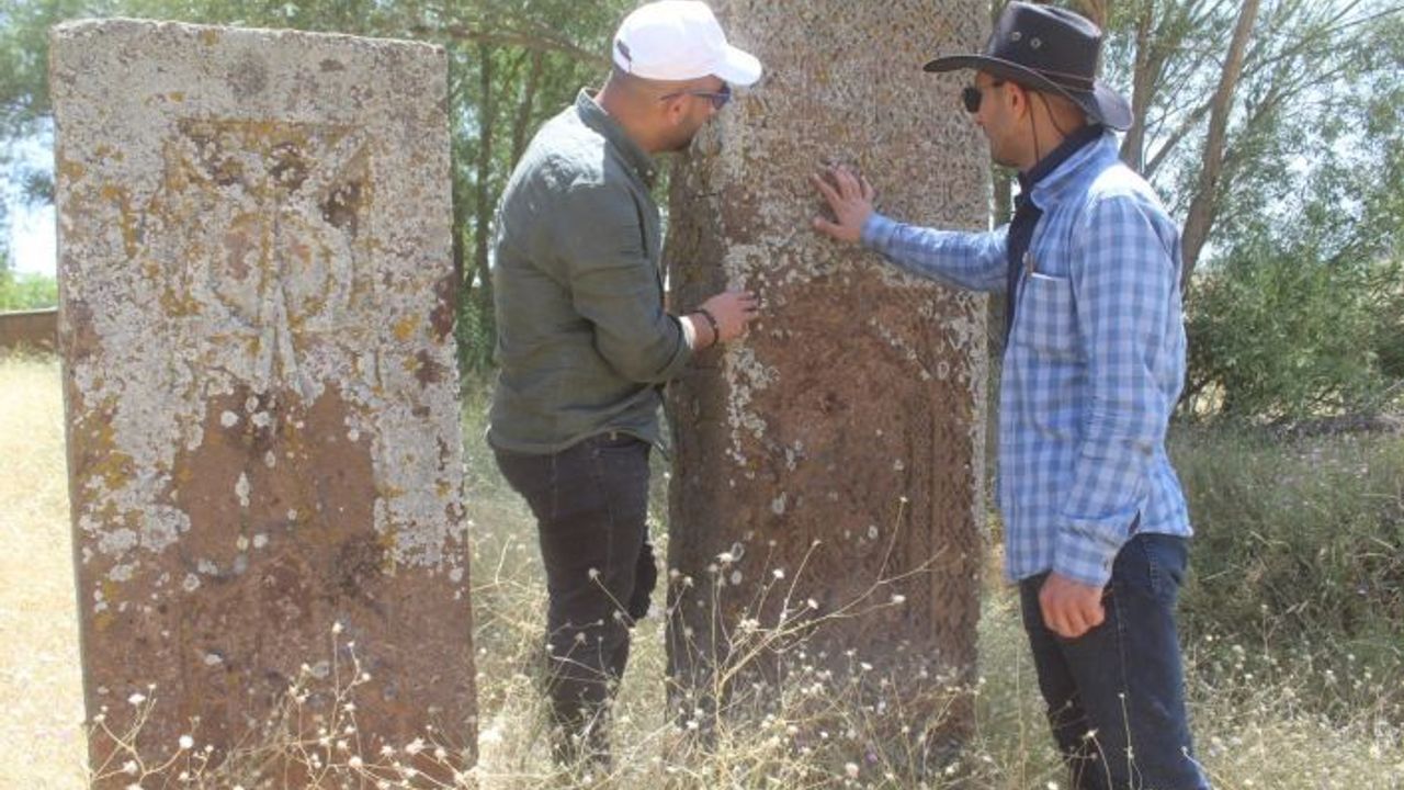 Ahlat’ta Türk büyüklerinin mezarları araştırılıyor