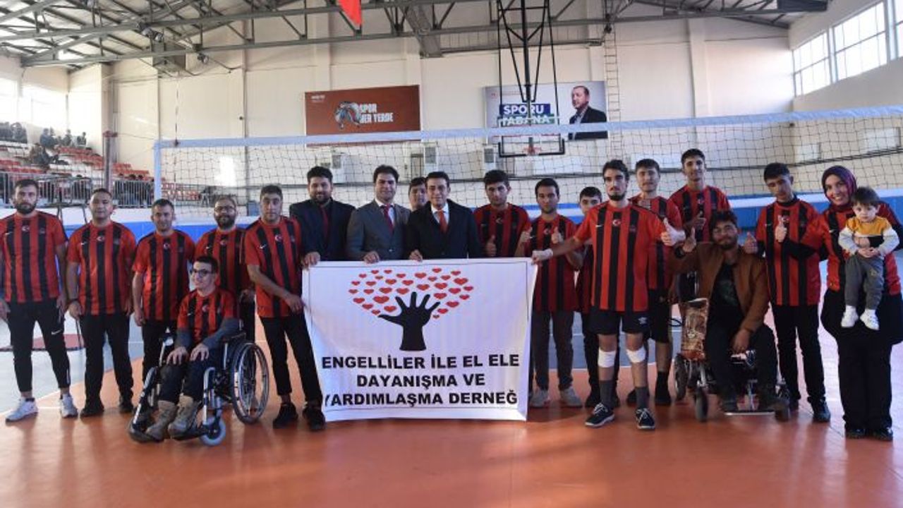 Ahlat’ta engellilere yönelik voleybol dostluk maçı düzenlendi