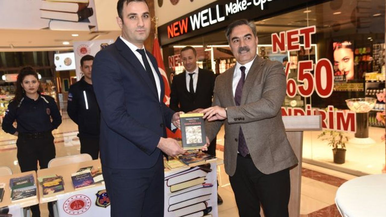 Ahlat T Tipi Kapalı ve Açık Ceza İnfaz Kurumu Müdürlüğü’nde "Kitap iyileştirir" kitap bağış kampanyası