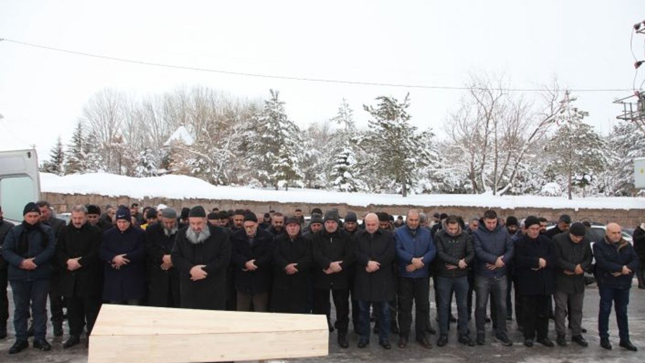 Depremde hayatını kaybeden Ziyşan ışık Ahlat’ta toprağa verildi