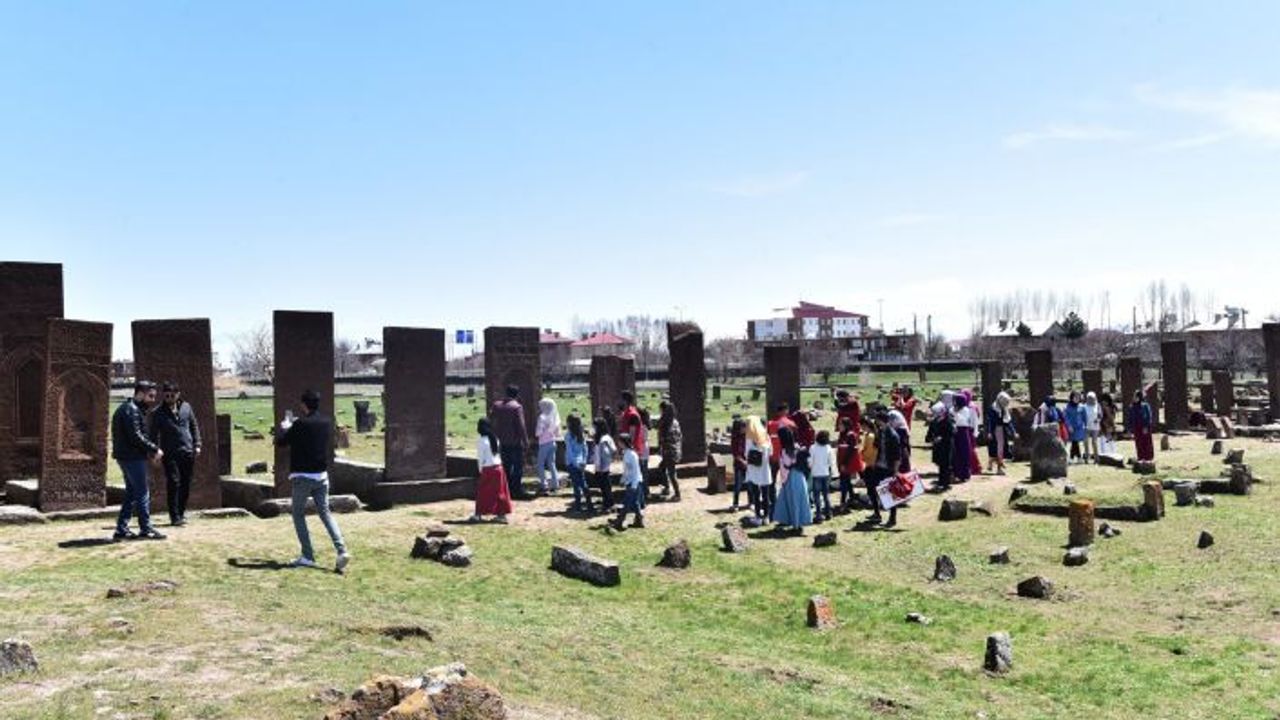 Tarihi kent Ahlat’a ilgi artıyor