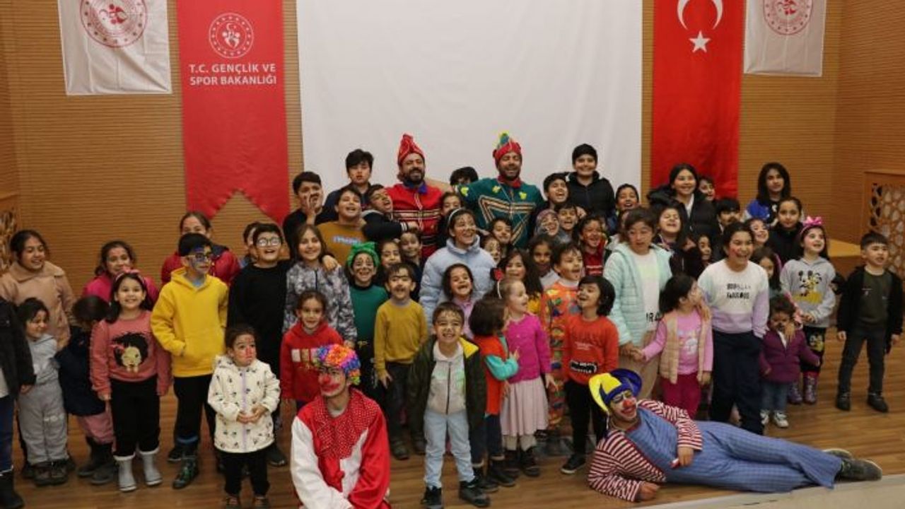 Ahlat’taki depremzede çocuklar için moral etkinliği düzenlendi