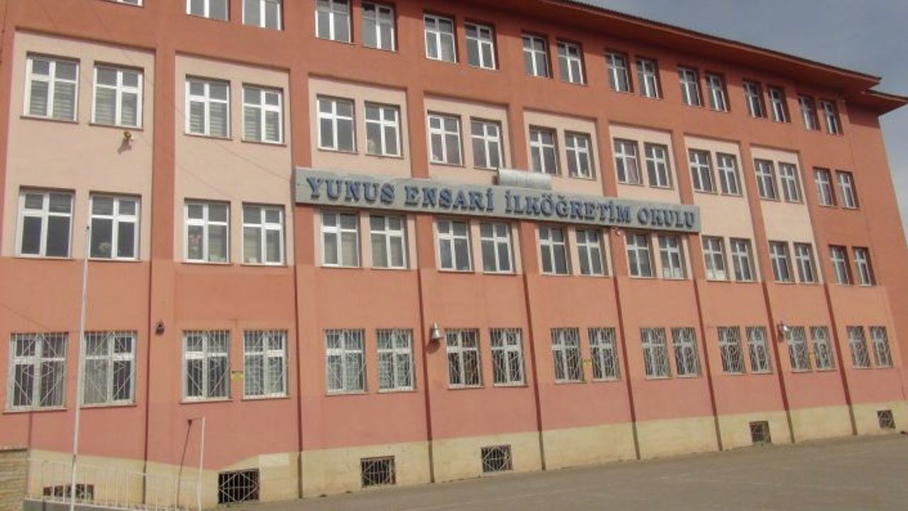 Yunus Ensari İlk ve Ortaokulu deprem tedbirleri çerçevesinde boşaltıldı