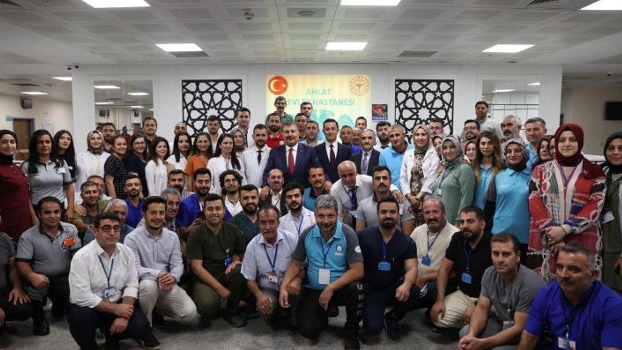 Sağlık Bakanı Koca, Ahlat Devlet Hastanesi’ni ziyaret etti