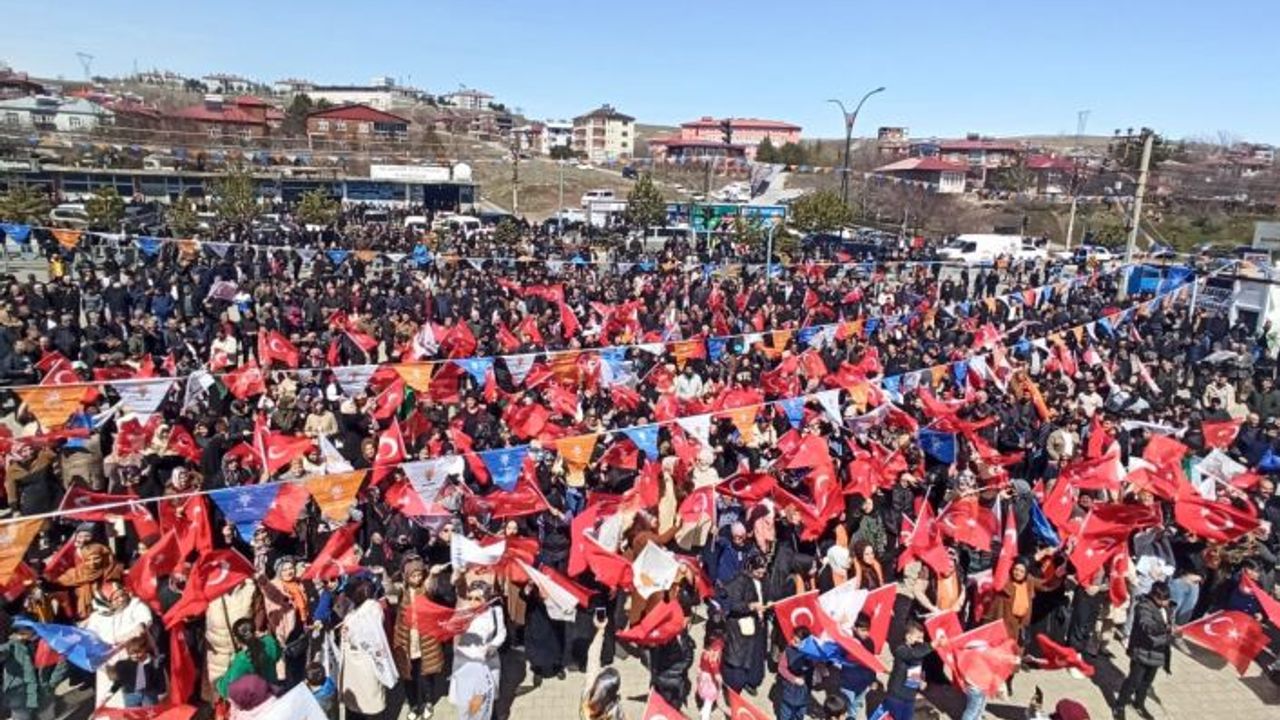 Ahlat’ta Cumhur İttifakının Mitingi Gövde Gösterisine Dönüştü