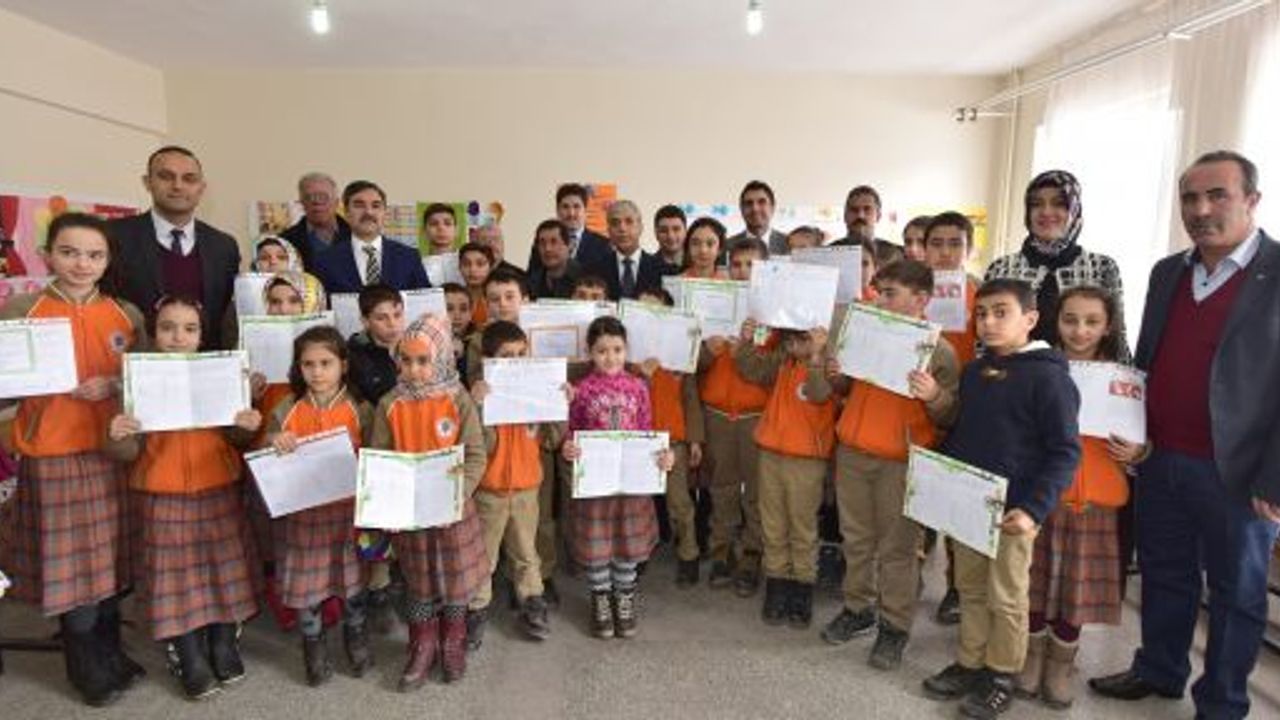 AHLAT'TA 10 BİN 126 ÖĞRENCİ KARNE ALARAK YARIYIL TATİLİNE GİRDİ
