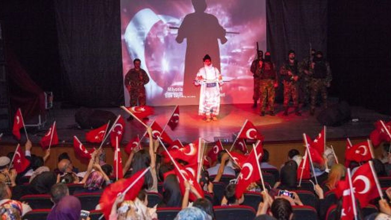 AHLAT'TA "GÖZYAŞI GECELERİ- SON KALE TÜRKİYE " GÖSTERİSİ BÜYÜK İLGİ GÖRDÜ