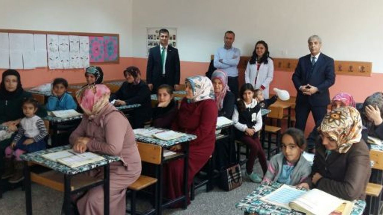 MİLLİ EĞİTİM MÜDÜRÜ ÖZDEN, OKUMA-YAZMA KURSLARINI ZİYARET ETTİ