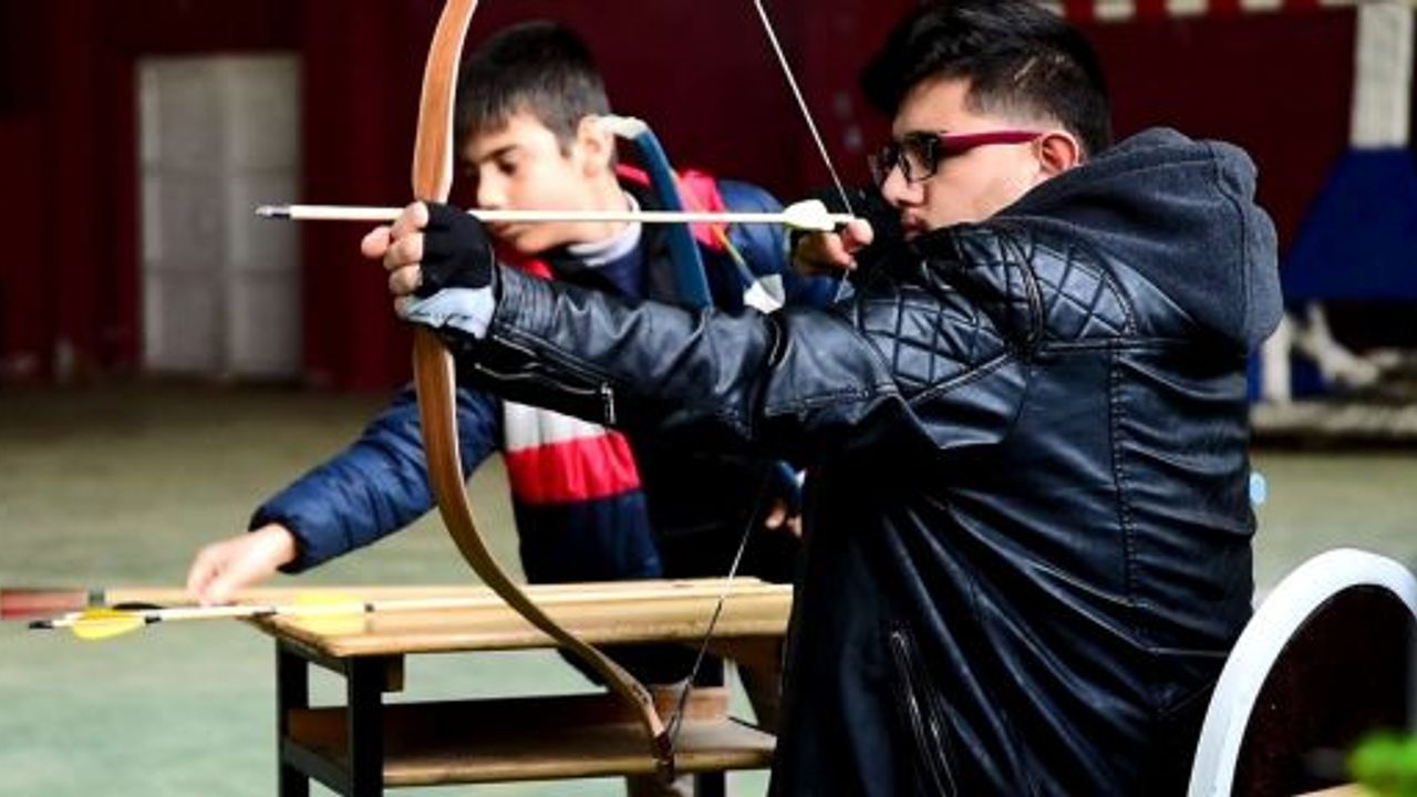 OKÇULUK SPORCUSU ENGELLİ GENCİN EN BÜYÜK HAYALİ OLİMPİYATLARA KATILMAK