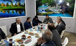 Ak Parti Ahlat İl Genel Meclisi Üyesi Akgün, Köy Muhtarlarıyla İftarda Buluştu