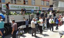 Hayırsever çiftçi Mesut Subaşı bedava 30 ton karpuz dağıttı