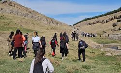 Doğaseverler Ahlat’ın tarihi ve doğal güzelliklerini keşfetti
