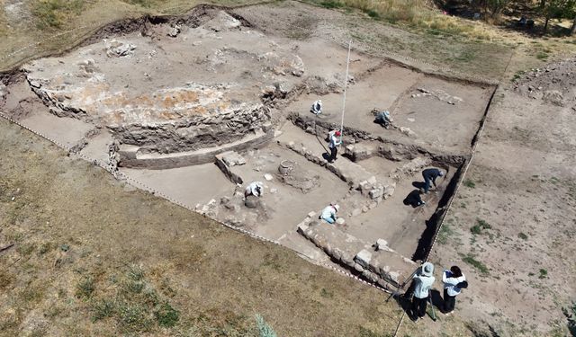 Eski kalede başlatılan kazılar Ahlat tarihe ışık tutacak