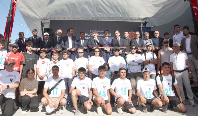 Gençlik ve Spor Bakanı Osman Aşkın Bak, Ahlat Su Sporları Merkezi'nin açılışını yaptı