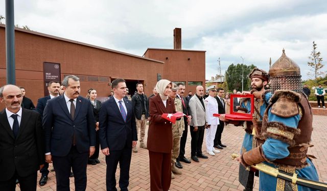Bakan Yardımcısı Kübra Güran Yiğitbaşı, Ahlat'ın tarihi mekanlarına ziyaret etti