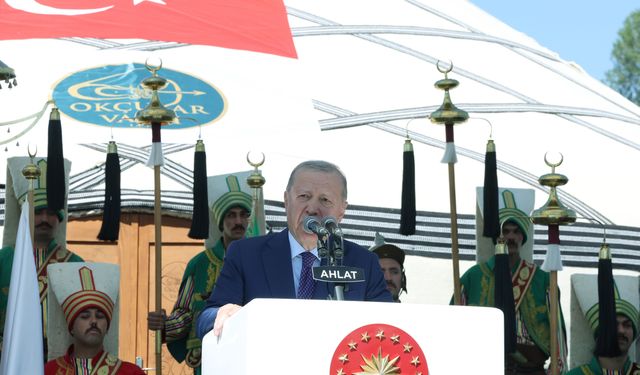 Cumhurbaşkanı Erdoğan: "Ahlat, tarihimizin iftihar sayfasıdır"