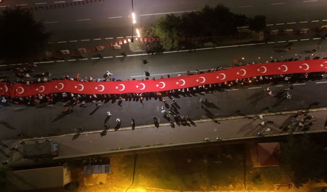 Ahlat'ta Malazgirt Zaferi'nin 955. yılı dolayısıyla fener alayı ve bayrak yürüyüşü yapıldı