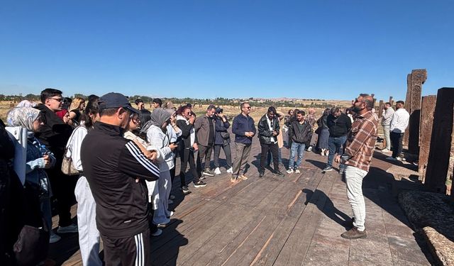 Ahlat MYO Öğrencileri Tarih ve Doğayla Buluştu