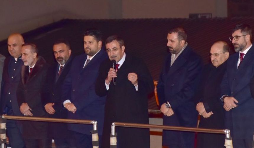 Cumhurbaşkanı Yardımcısı Yılmaz, Ahlat’ta halkla buluştu