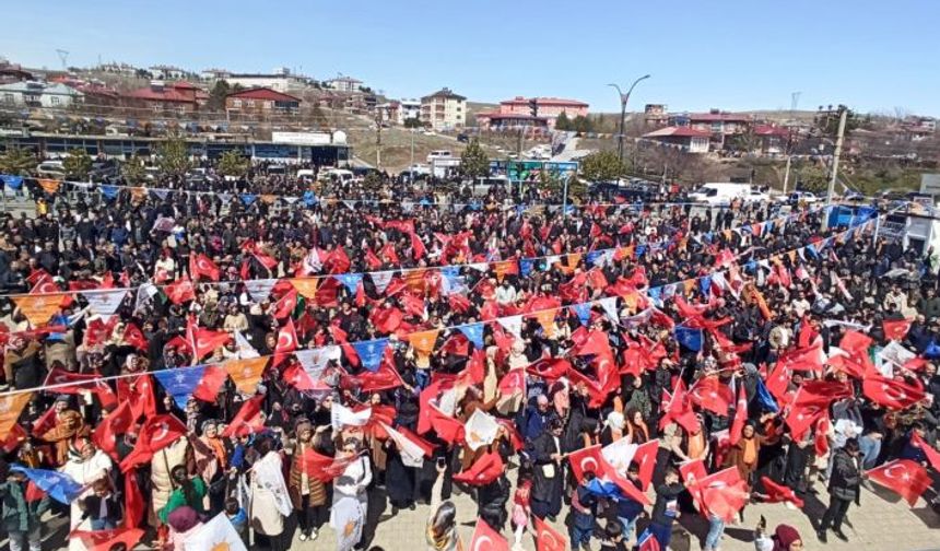 Ahlat’ta Cumhur İttifakının Mitingi Gövde Gösterisine Dönüştü