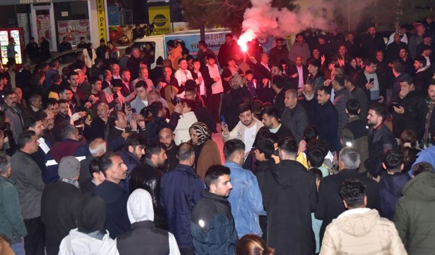 Ahlat’ta Cumhur İttifakı’ndan seçim kutlaması