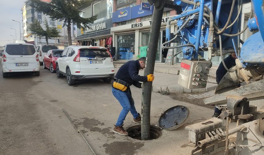 Ahlat Belediyesi'nden kanalizasyon hat temizliği