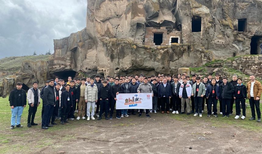 ‘Maziden Atiye Ahlat' programı gençleri tarihle buluşturuyor