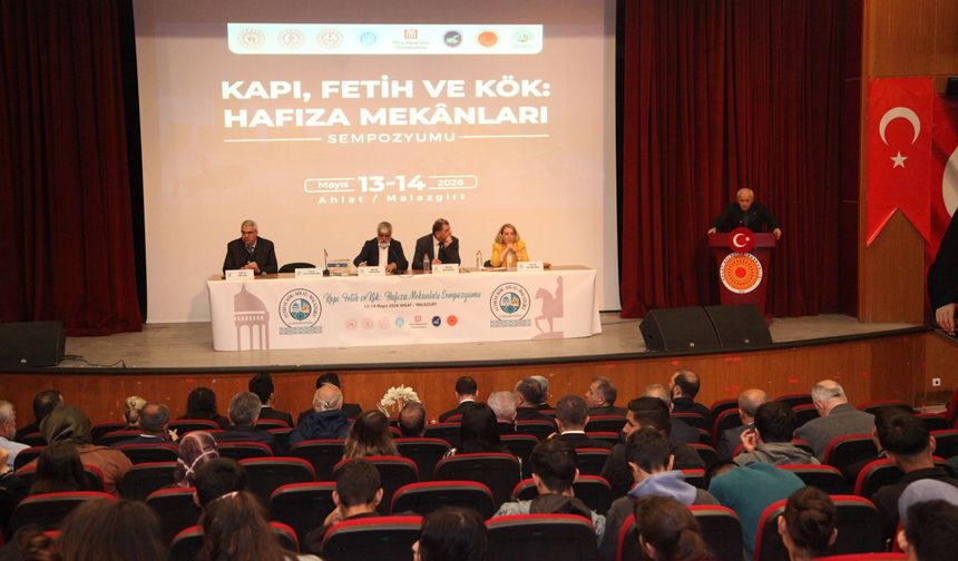 Ahlat'ta "Kapı, Fetih ve Kök: Hafıza Mekanları" sempozyumu