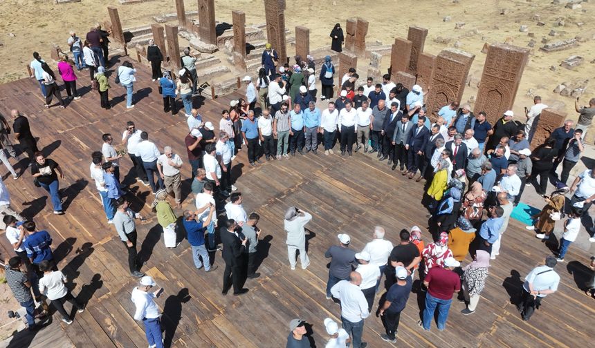 Türkiye’nin dört bir yanından geldiler, Ahlat’ta ecdadı yad ettiler